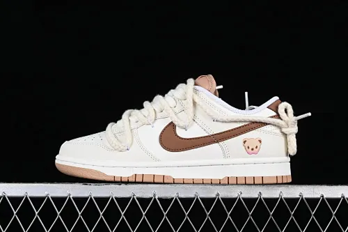 All Categories Nk SB Dunk Series Nk SB Dunk Low Low-top sneakers Nk Dunk Low Troublemaker Doll Soybean Milk Bear Maillard Simple and versatile SB strap low-top casual sneakers DD1873-200